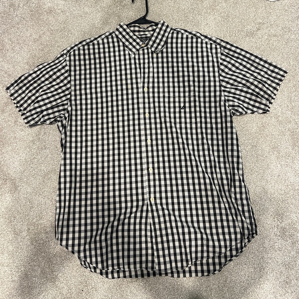 Nautica short sleeve button down shirt. Size XL